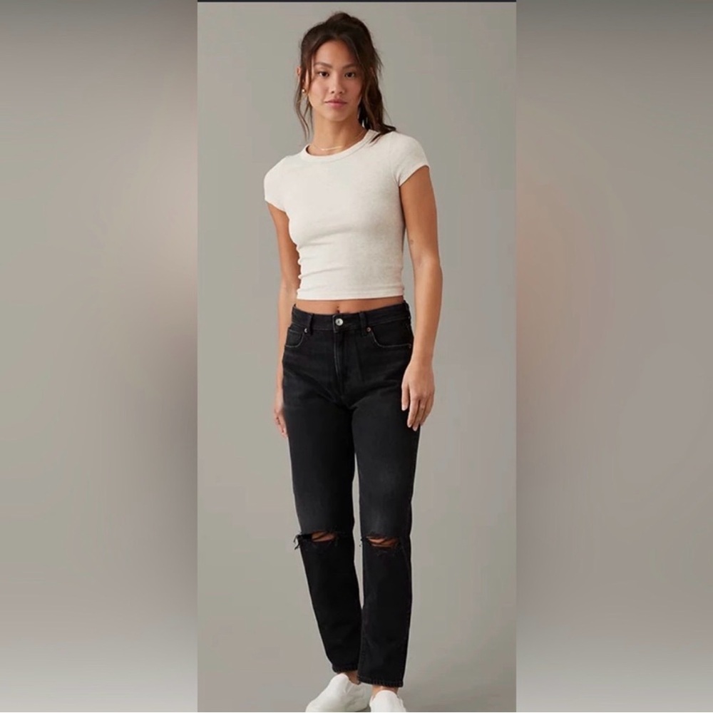 AE 14 Strigid Ripped Mom Jean - Black